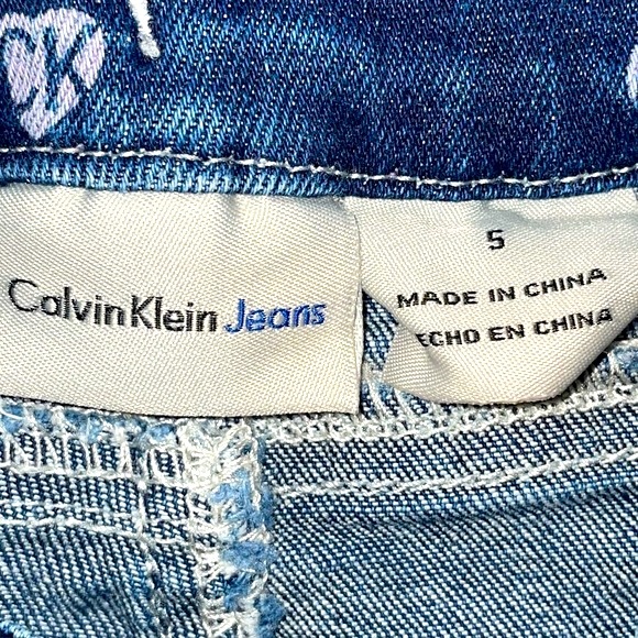 CALVIN KLEIN➕Denim Heart Embellished Shorts - Picture 7 of 7